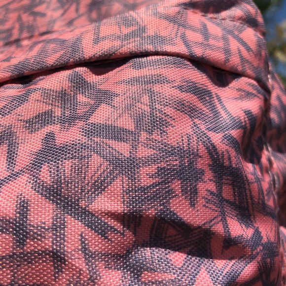 Trespass Pink Print Backpack Full Size Bag NEW - Picture 4 of 6